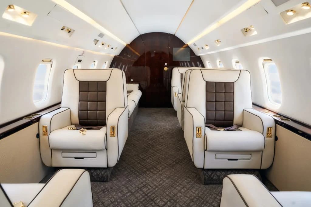 Challenger 601 cabin seating