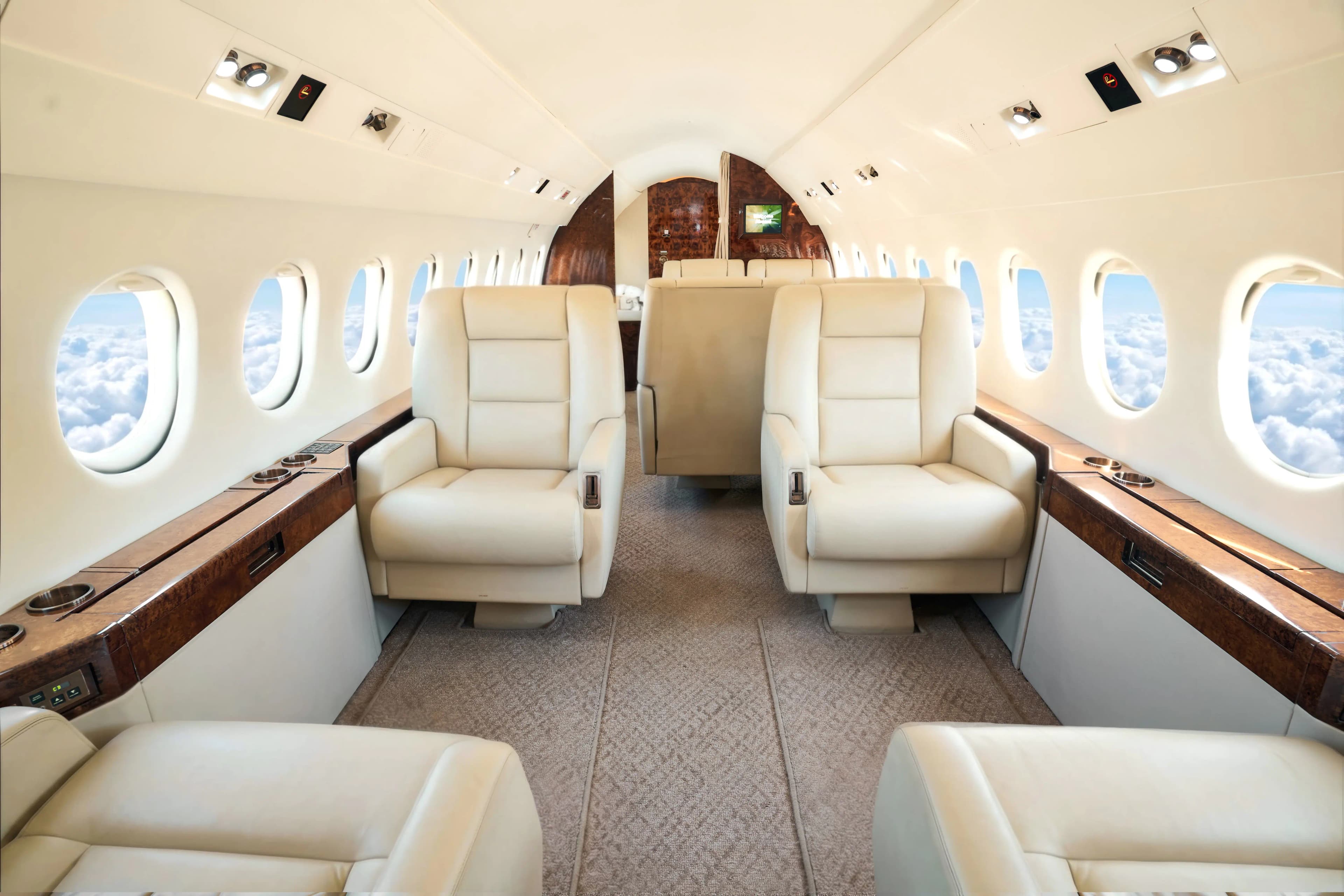 Falcon 900 interior cabin