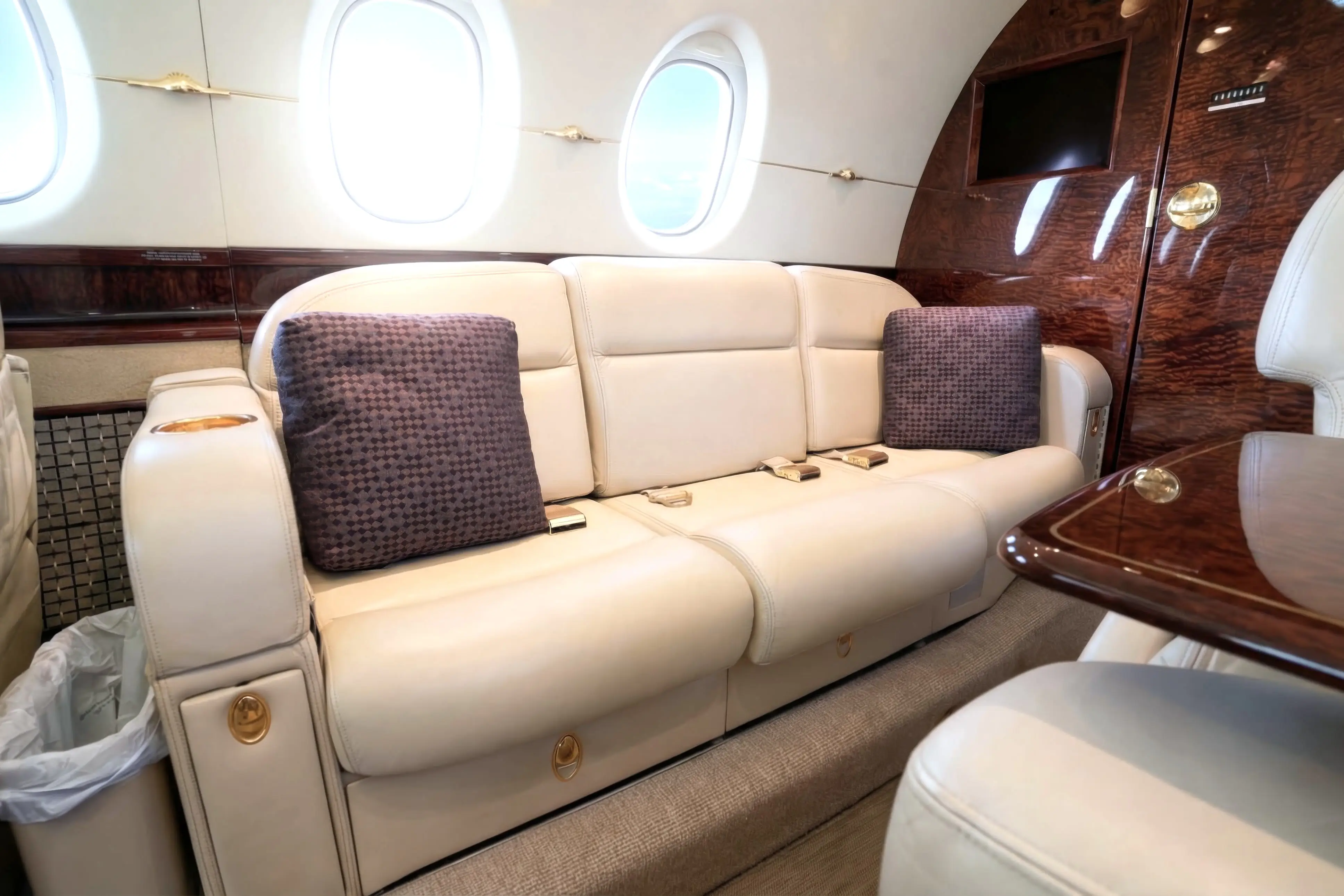 Hawker 800XP cabin