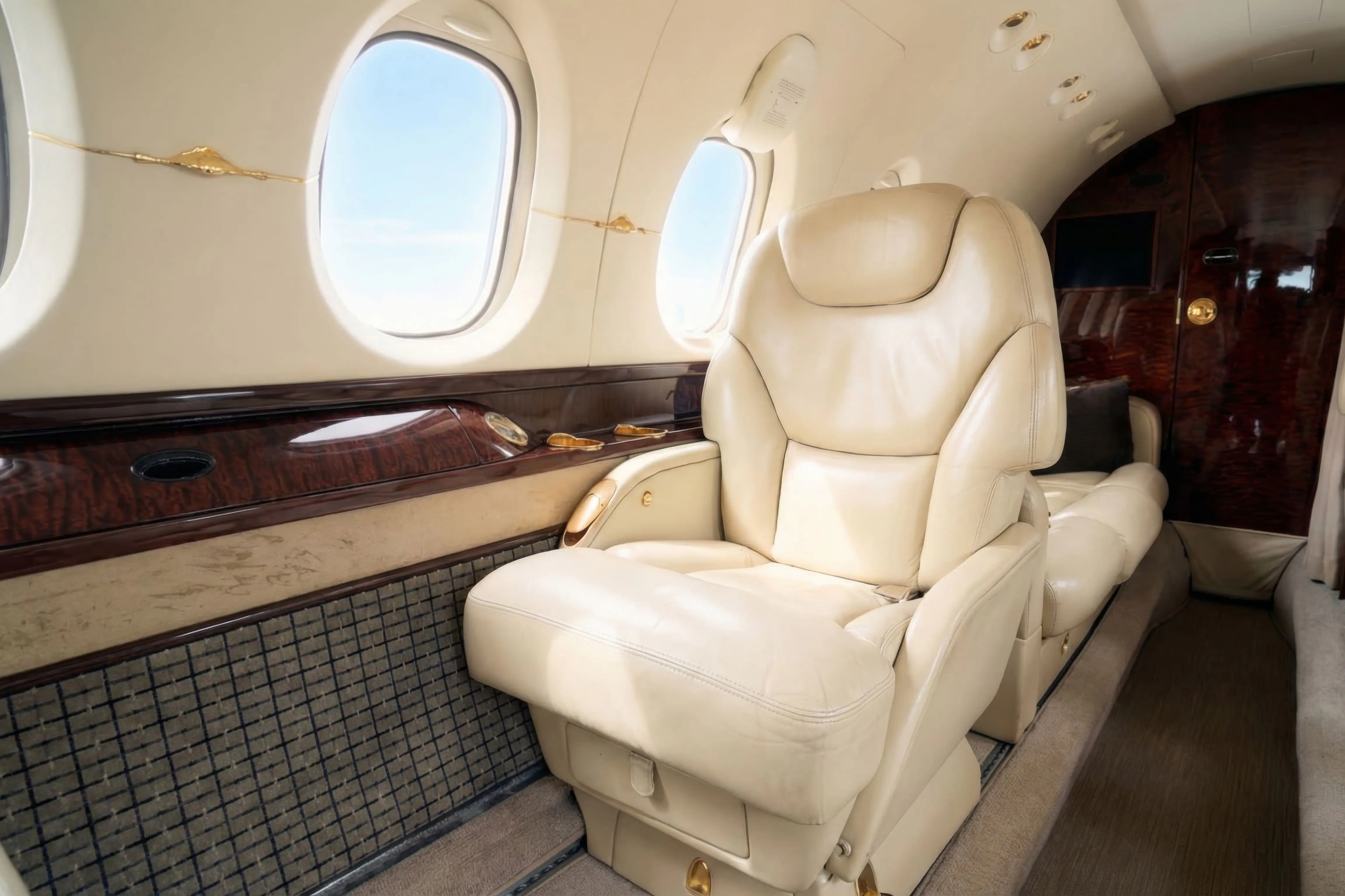 Hawker 800XP left seat