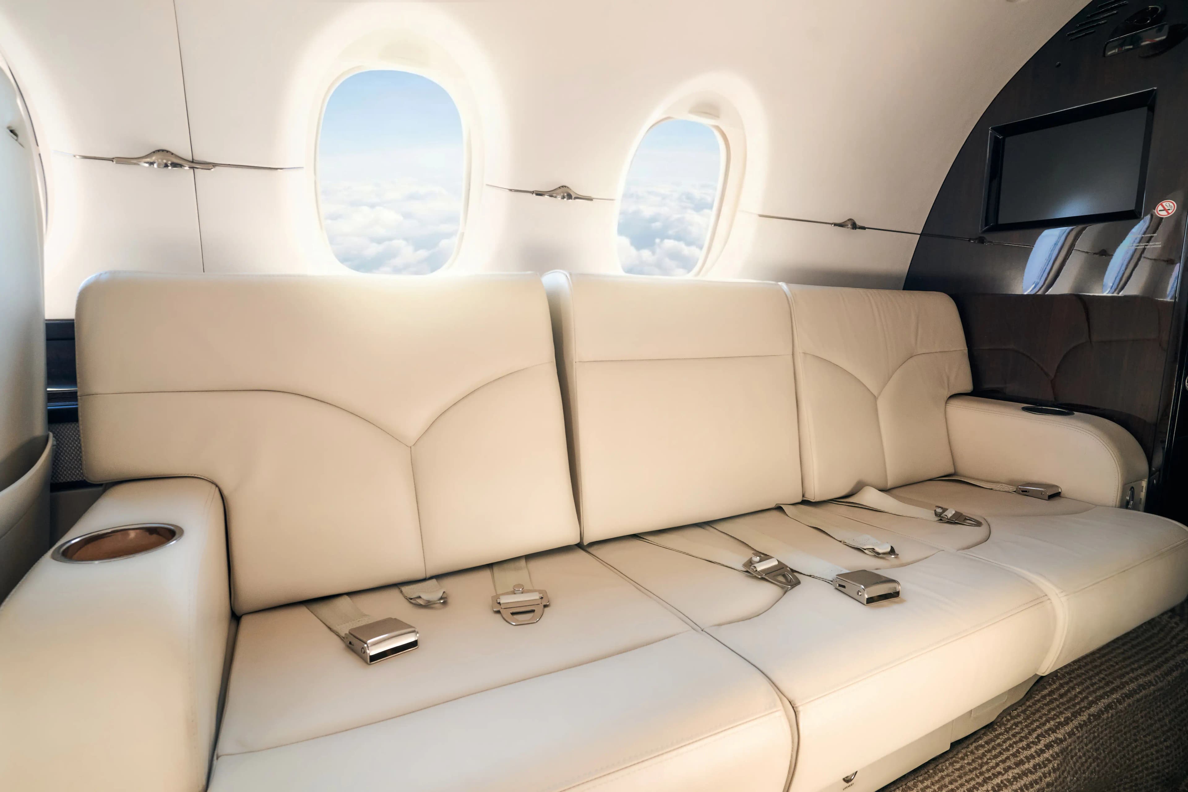 Hawker 800XP lounge seating
