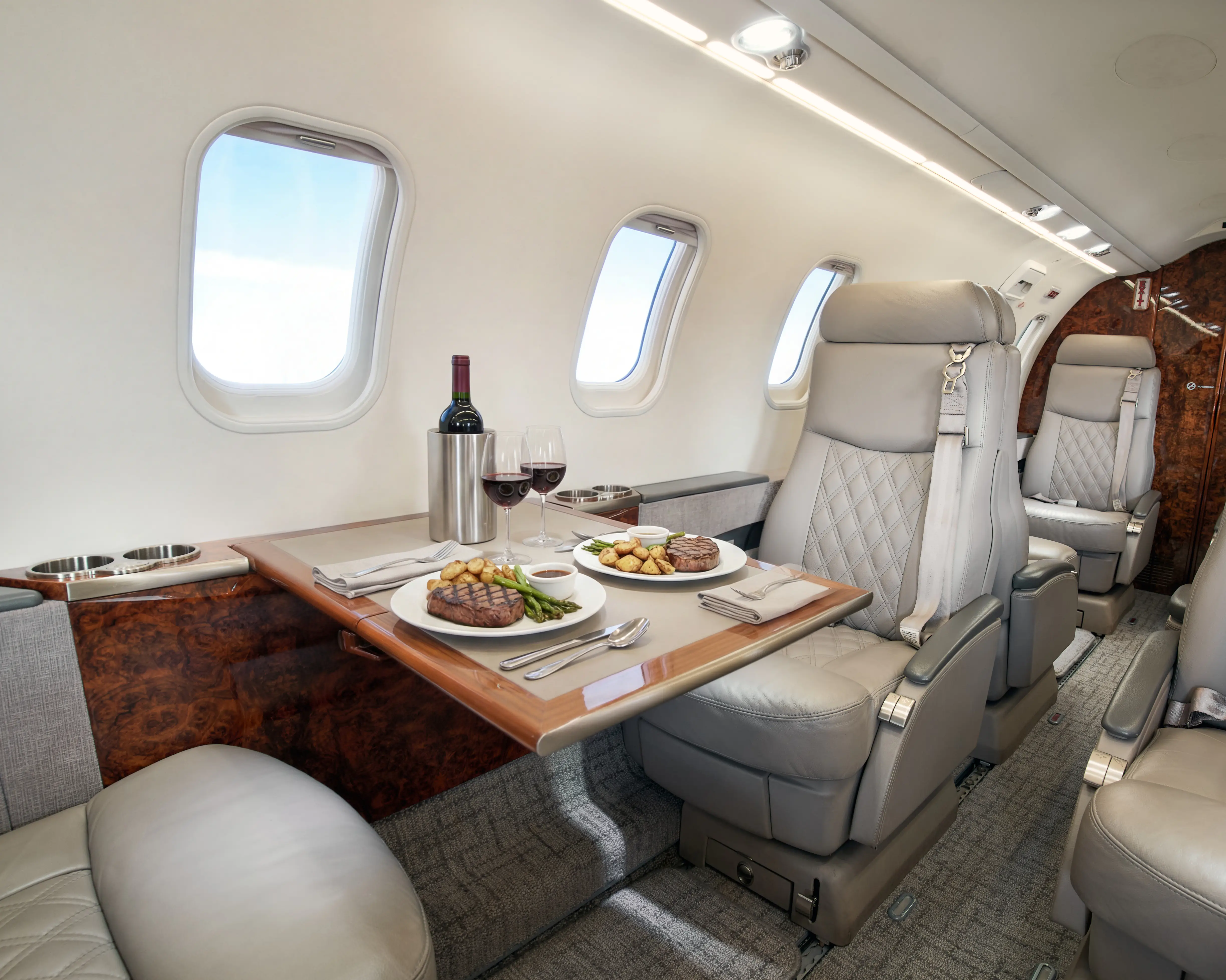 Lear 45XR dining service